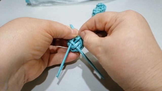 Шарики для украшения ёлки и для новогодних поделок из газетных трубочек. Новогодний марафон. смотреть онлайн