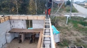 Заливка армопояса бетононасосом, бетононасос с миксером.