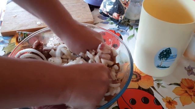Маринад для Шашлыка из свинины. Как вкусно замариновать мясо для шашлыка! смотреть онлайн