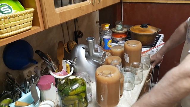 Изумительный способ засолки огурцов, приготовления яблочного повидла и кабачковой икры. смотреть онлайн