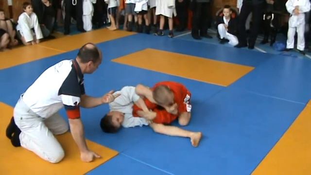 Мой старший сын Ярослав Вусик - победа удушающим смотреть онлайн