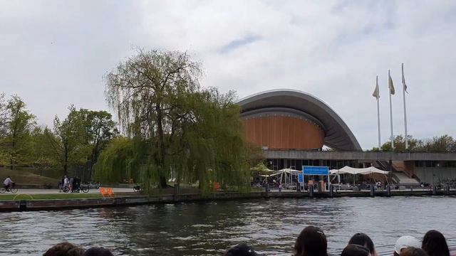 Kommentierte Spreetour - Teil 2 - Stadtkernfahrt in Berlin смотреть онлайн