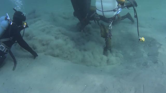 An anchor of 200 kg at the bottom of Anapa Bay !!! (Якорь в 200 кг на дне Анапской бухты !!!) смотреть онлайн