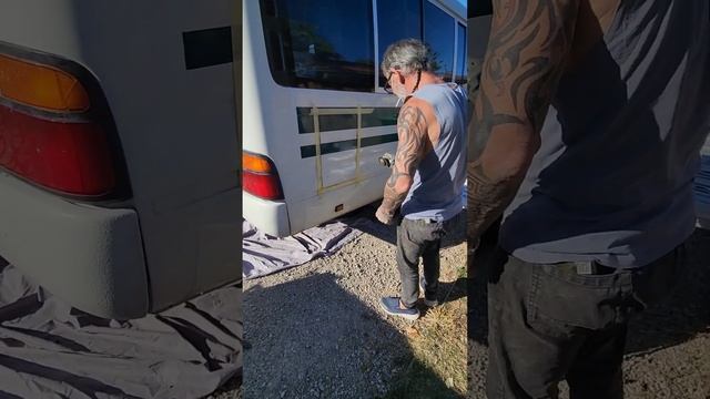 toyota coaster gas door install смотреть онлайн