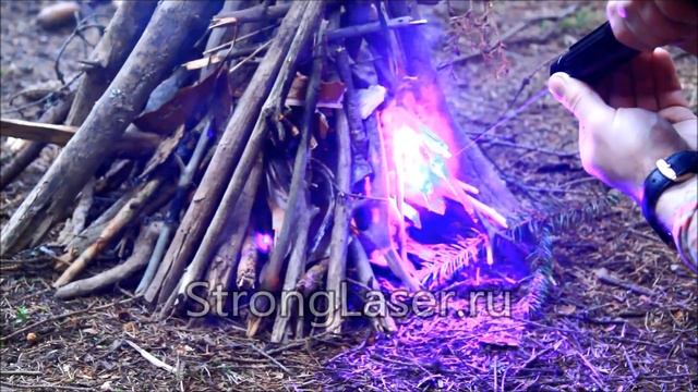 Лазерная указка 10000 мВт разжигает костер! смотреть онлайн