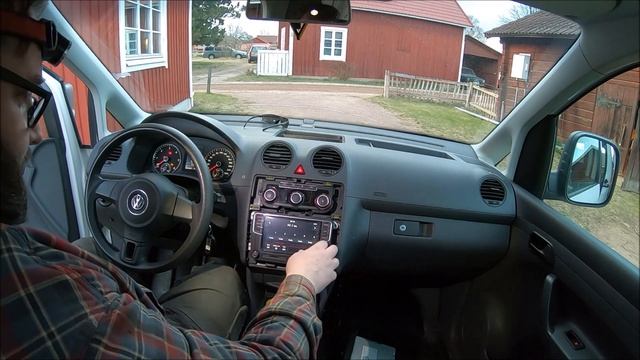 Montering ny huvudenhet RCD330 i min Caddy смотреть онлайн