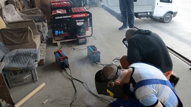 Видеообзор проверки генератора WEIMA WM1110A-ATS по производимой мощности смотреть онлайн