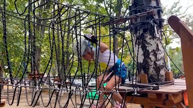 Милана в веревочном парке.0+ смотреть онлайн