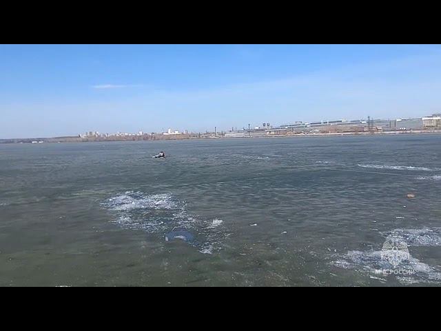 Три рыбака провалились под лед на пруду в Екатеринбурге смотреть онлайн