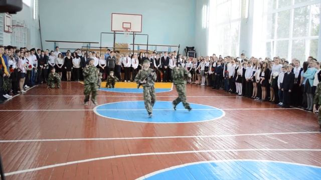 Отряд "Витязь" на линейке посвященной 15-ой годовщине со дня гибели Сергея Бурнаева. смотреть онлайн