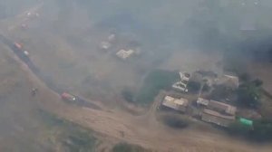 Сотрудники МЧС продолжают тушение лесного пожара в Усть-Донецком районе Ростовской области.