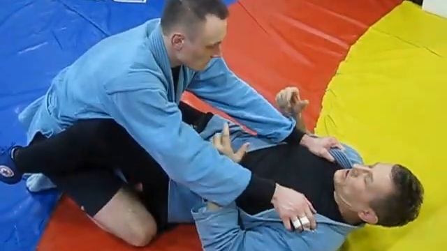 Классика самбо и дзюдо в партере-Узел с использованием отворота противника. смотреть онлайн