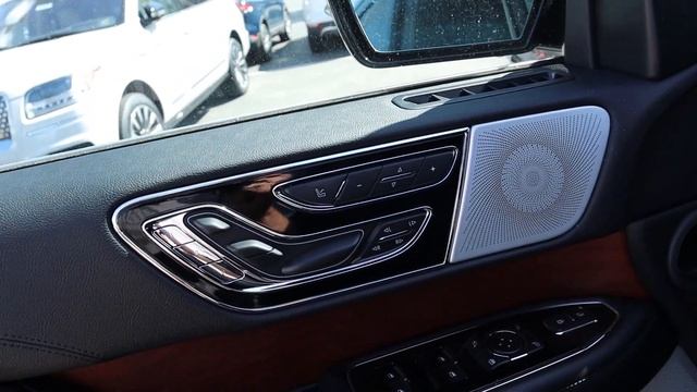 2020 Lincoln Navigator Vs 2020 Ford Expedition: Is The Navigator Worth $20,000 More??? смотреть онлайн