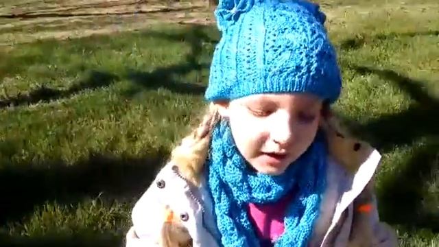 Весенняя прогулка. Катя читает стишки, и поёт песенки. смотреть онлайн