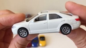 Яйца Welly с машинками с сюрпризом. 雞蛋汽車行駛一個驚喜。Eggs with cars with a surprise.