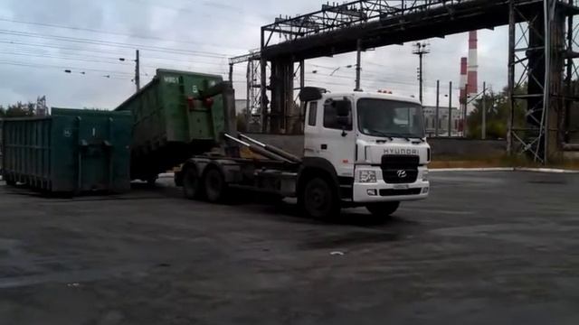 Выгрузка мусорного контейнера..3gp смотреть онлайн