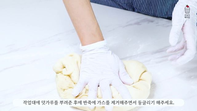 정말 부드럽고 맛있어요👍 달콤한 커스터드 크림이 돌돌말린 커스터드 롤 브레드 만들기 l 손반죽 l 베이킹asmr смотреть онлайн