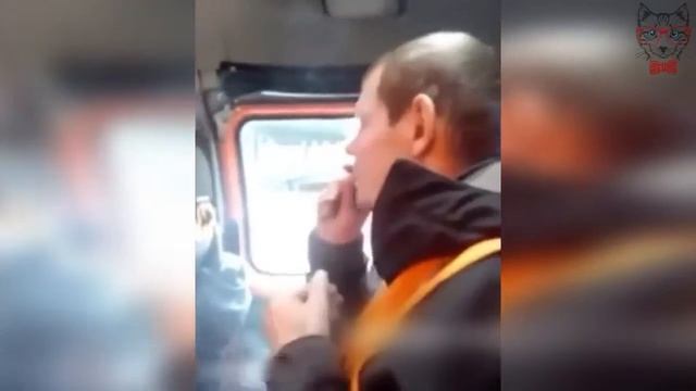 Как он это делает?? Дым из Ушей / Guy Brings Smoke from the Ears смотреть онлайн