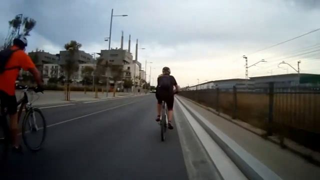 Paseo de la playa de Badalona y Playa de San Adrián de Besós смотреть онлайн