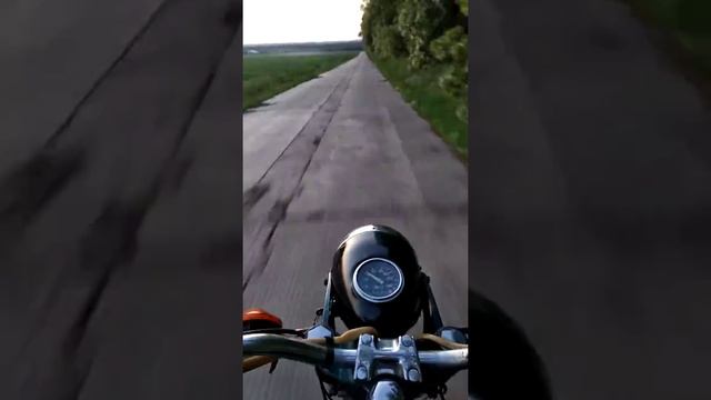 Вперёд и вниз. Или как ездить на мотоцикле и снимать на телефон однопременно. смотреть онлайн