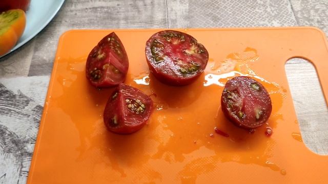 Мои красные труселя новые Дегустация зеленых и черных томатов Наглый черный кот смотреть онлайн