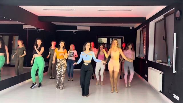 Bachata Lady Style ?? | La Reina ? - ? @DJTonyPecino & Roman ?️ | ?@AdictoRomania смотреть онлайн