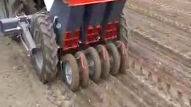 Машина для посадки лука севка чеснока МПЛС смотреть онлайн