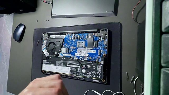 Lenovo Ideapad. Замена термопасты на проце смотреть онлайн