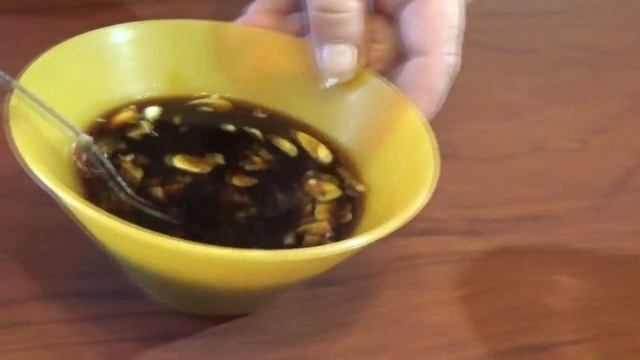 Куриные крылья в соевом соусе на сковороде. смотреть онлайн