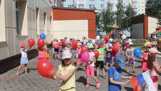 Флешмоб старших групп в День Независимости смотреть онлайн