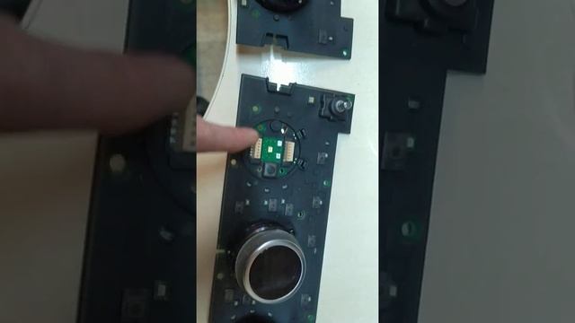 Разборка и сравнение Блока управления климат-контролем на центральной консоли для Range Rover405 49 смотреть онлайн