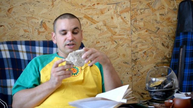 ГАДАНИЕ НА КАМНЯХ. Магия кристаллов. День 12. Жёлтые кристаллы. Кассандра Изон. Изба читальня. смотреть онлайн