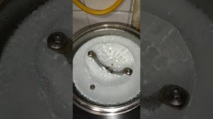 Дисцилированая вода, в домашних условиях.