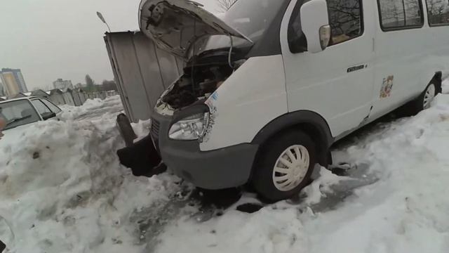 Приехал в Киев. Пытаемся с сыном завести машину после 6 месяцев простоя. смотреть онлайн