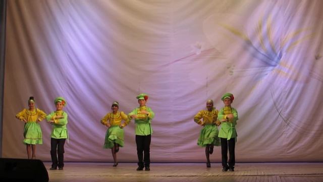 Танцевальный коллектив "Авангард", танец "Кадриль" смотреть онлайн