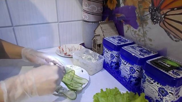 РУЛЕТИКИ ИЗ ОГУРЦОВ С СЫРНОЙ НАЧИНКОЙ И КРАБОВЫМ МЯСОМ . смотреть онлайн