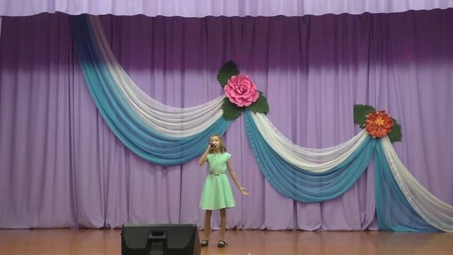 Образцовый вокально-эстрадный ансамбль "Каприз" А мечта у меня простая. Ксения Мельник. смотреть онлайн