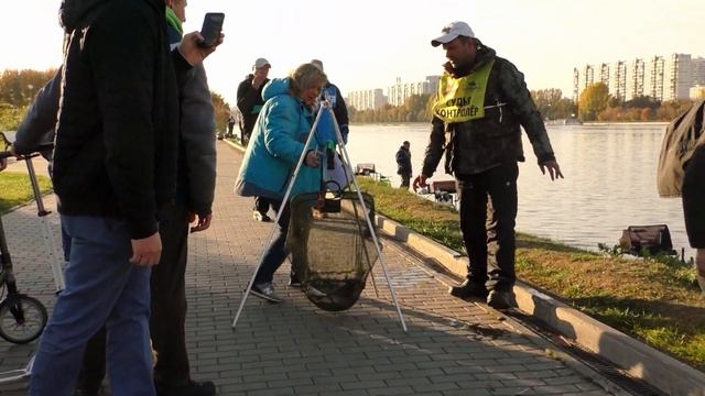 Кубок Москвы по ловле на фидер. Взвешивание . 1 тур. Зона Г. смотреть онлайн