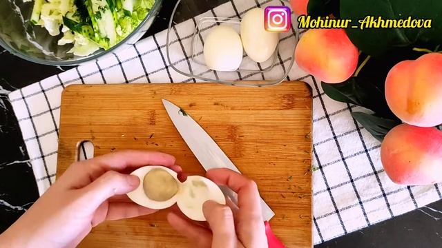 Салат с пекинской капустой, огурцом и яйцами. Всё дело в заправке. смотреть онлайн