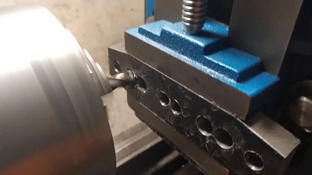 Самодельные прижимы (прихваты) для фрезерного станка НГФ 110 смотреть онлайн