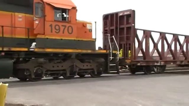BNSF#1704,1970 working the yard job Temple,Tx 11/26/11 смотреть онлайн