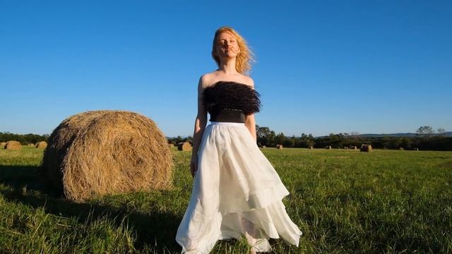 Танец Жени в поле. смотреть онлайн