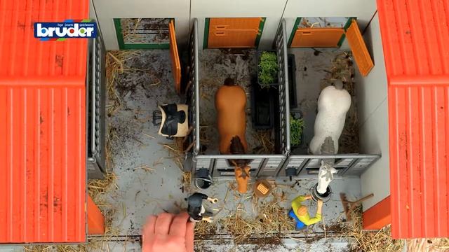 Конюшня с всадницей и лошадью 62-520 BRUDER