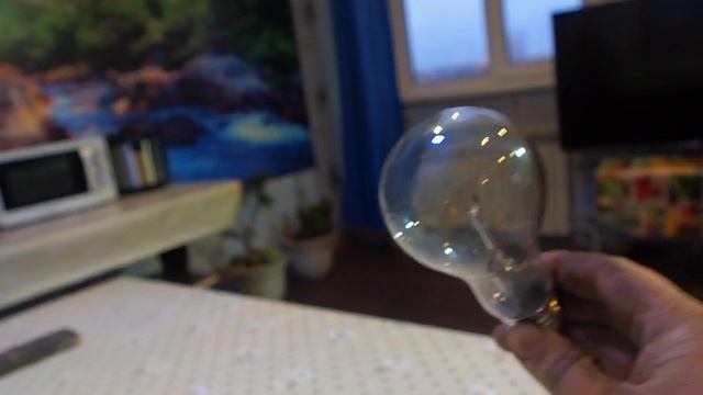 Вкусный пирог и сын чуть не съел лампочку при мне, показываю смотреть онлайн