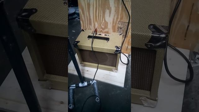 Fender 5F1 Tweed Champ Clone смотреть онлайн