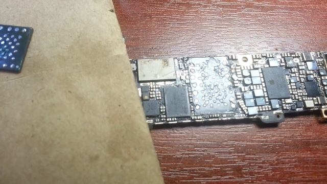 Восстановление оторванных пятаков на Iphone 5 NAND Flash смотреть онлайн
