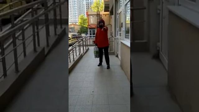 У НАС МАСОЧНЫЙ! Бабка (ты не пройдешь) смотреть онлайн