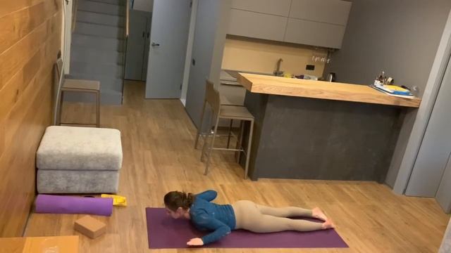 Длинное вечернее занятие. Дыхание, плечи, поясница смотреть онлайн