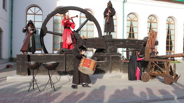 Ансамбль средневековой музыки Flos Florum на Плотинке смотреть онлайн