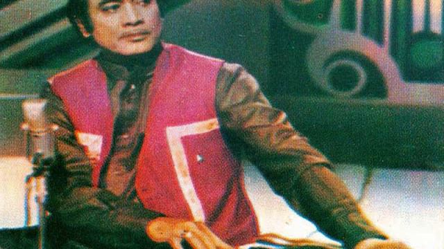 Mehdi Hassan Sings Faiz Ahmad Faiz آئے کچھ ابر کچھ شراب آئے смотреть онлайн